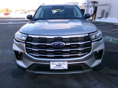 Used 2025 Ford Explorer Active w/ Active Comfort Package image 3