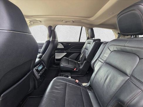 Used 2020 Lincoln Aviator Reserve w/ Equipment Group 202A image 18