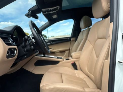 Used 2023 Porsche Macan AWD/4WD image 23