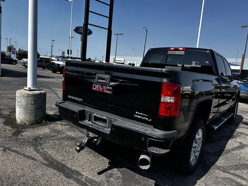 Used 2018 GMC Sierra 2500 Denali w/ Duramax Plus Package AWD/4WD image 5