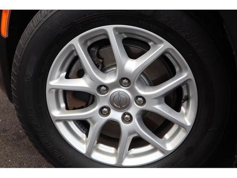 Used 2017 Chrysler Pacifica Touring FWD image 18