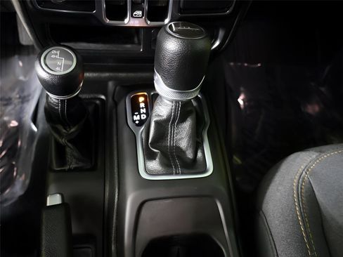 Used 2024 Jeep Gladiator Sport image 37