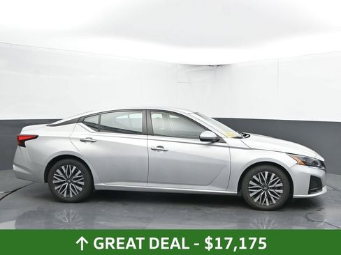 Used 2023 Nissan Altima 2.5 SV image 13