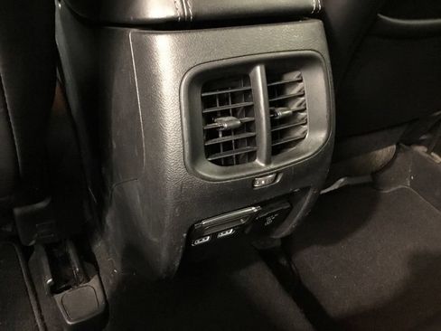 Used 2019 Jeep Cherokee Limited AWD/4WD image 29