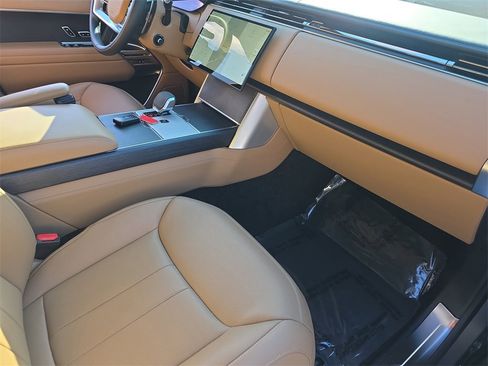 Used 2025 Land Rover Range Rover SE image 19