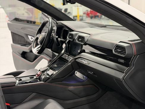 Used 2024 Lamborghini Urus S AWD/4WD image 9