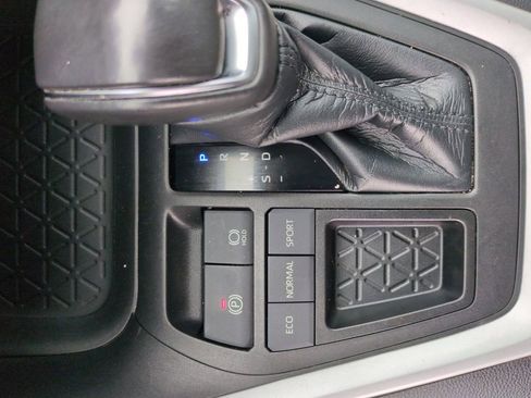 Used 2021 Toyota RAV4 XLE Premium FWD image 23