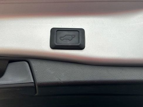 Used 2019 Toyota RAV4 Limited w/ Advanced Technology Package AWD/4WD image 13