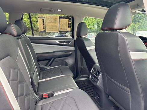Used 2025 Volkswagen Atlas Peak Edition SE AWD/4WD image 37
