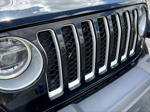 Used 2022 Jeep Wrangler Unlimited Sahara w/ Cold Weather Group AWD/4WD image 33