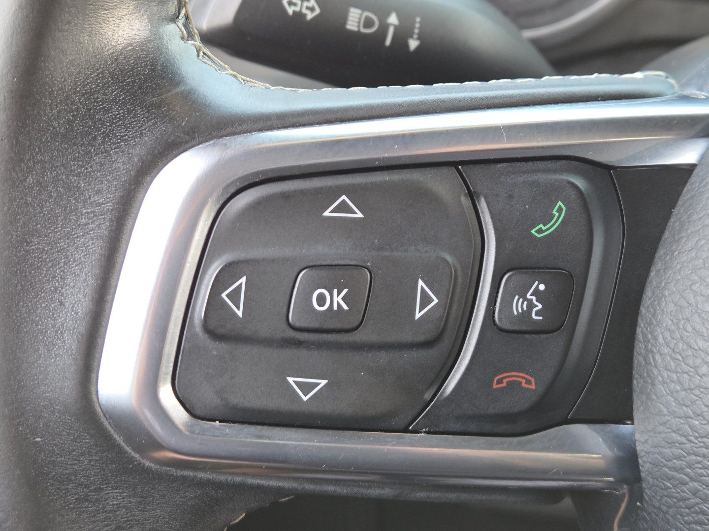 Used 2018 Jeep Wrangler Unlimited Sahara AWD/4WD image 29