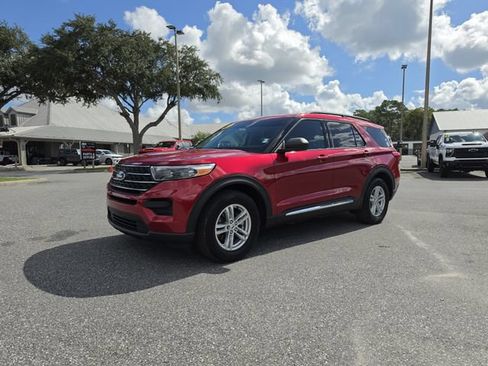 Used 2024 Ford Explorer XLT RWD image 10