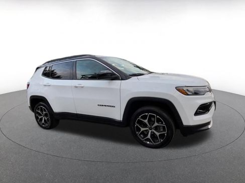 Used 2025 Jeep Compass Limited image 2