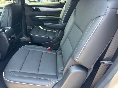 Certified 2025 Buick Enclave Preferred FWD image 12