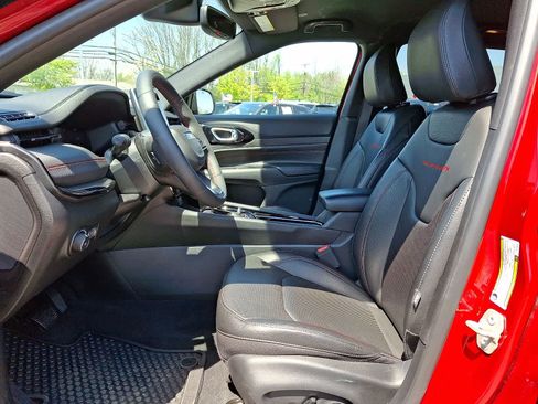 Used 2025 Jeep Compass Trailhawk w/ Trailhawk Elite Group AWD/4WD image 14