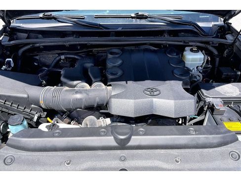 Used 2020 Toyota 4Runner SR5 Premium w/ Moonroof Package AWD/4WD image 11