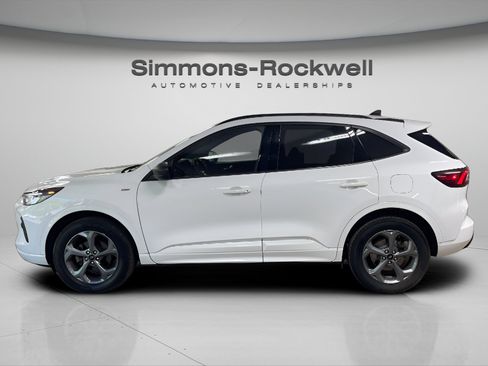 Used 2023 Ford Escape ST-Line w/ Tech Pack #1 AWD/4WD image 2