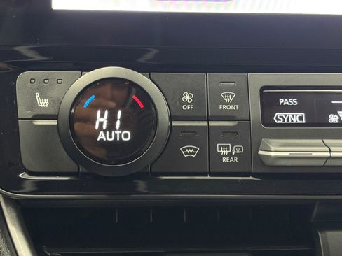 Used 2025 Toyota Grand Highlander AWD image 28