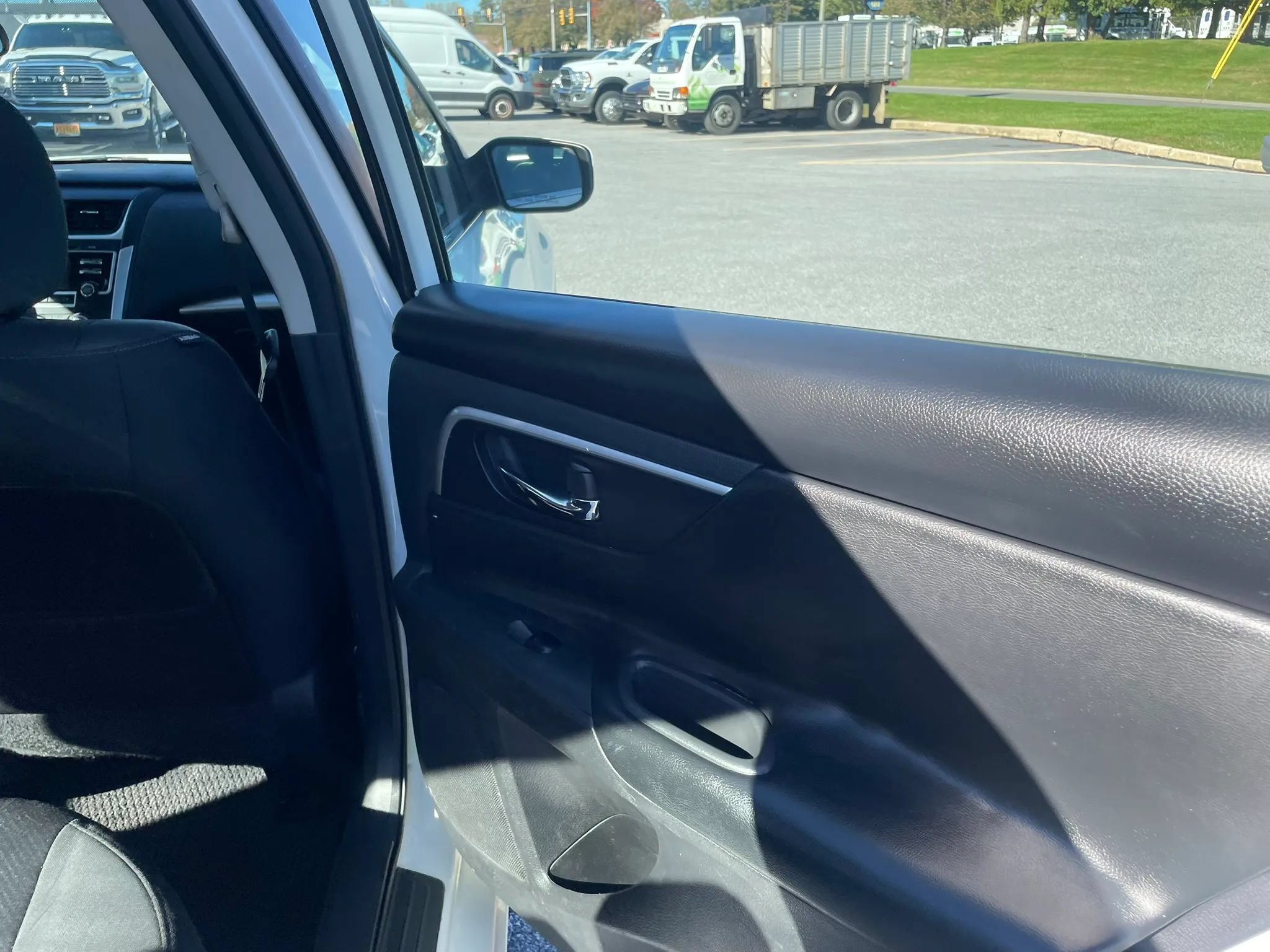 Used 2016 Nissan Altima 3.5 SR FWD image 40