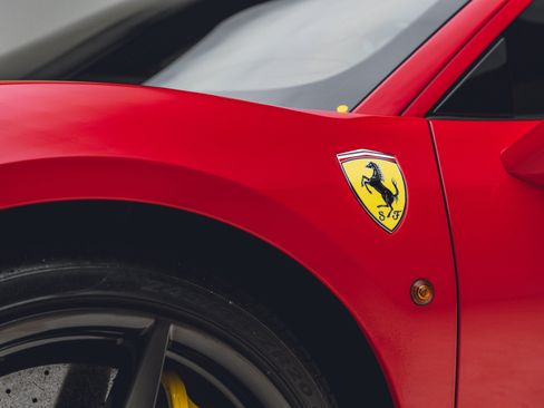 Used 2017 Ferrari 488 GTB RWD image 22