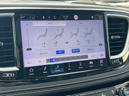 Used 2022 Chrysler Pacifica Limited w/ Uconnect Theater Family Group image 15