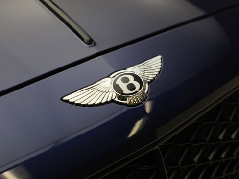 Certified 2025 Bentley Flying Spur Plug-In Hybrid image 9