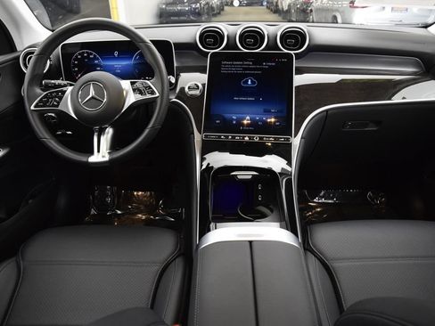 Used 2025 Mercedes-Benz GLC 350e 4MATIC image 18