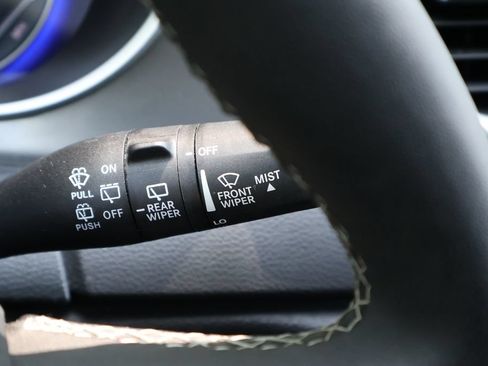 Used 2025 Chrysler Pacifica Select FWD image 24