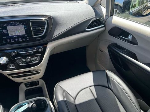 Used 2018 Chrysler Pacifica Limited w/ Advanced Safetytec Group FWD image 13