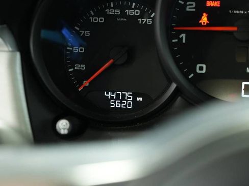 Certified 2021 Porsche Macan image 15