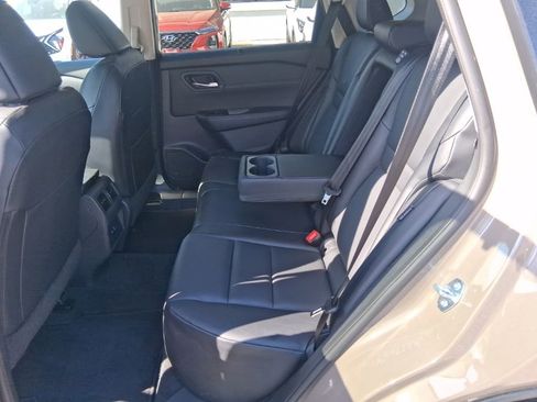 Used 2024 Nissan Rogue SV w/ SV Premium Package image 22