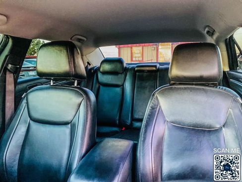 Used 2018 Chrysler 300 Touring L image 25