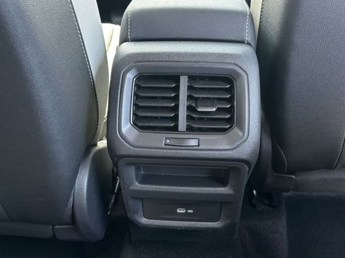 Used 2025 Volkswagen Taos SE image 29