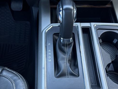 Used 2019 Ford F150 Lariat w/ Equipment Group 502A Luxury AWD/4WD image 18