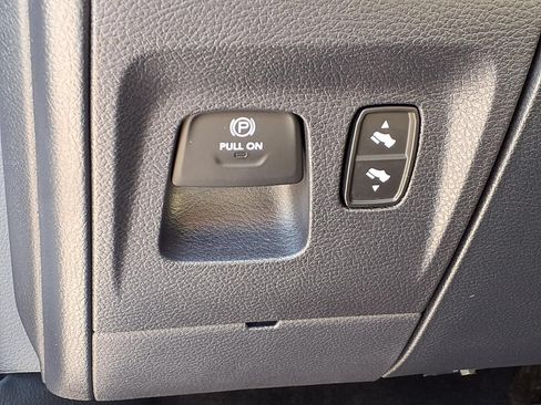 Used 2020 RAM 1500 Limited RWD image 9