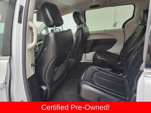 Used 2024 Chrysler Pacifica Touring-L image 23