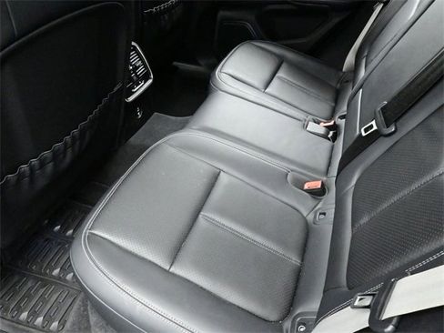 Certified 2023 Porsche Macan image 15