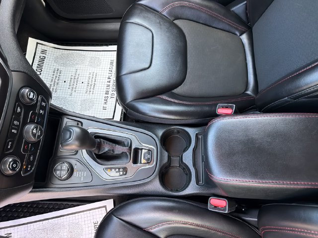 Used 2020 Jeep Cherokee Trailhawk AWD/4WD image 27