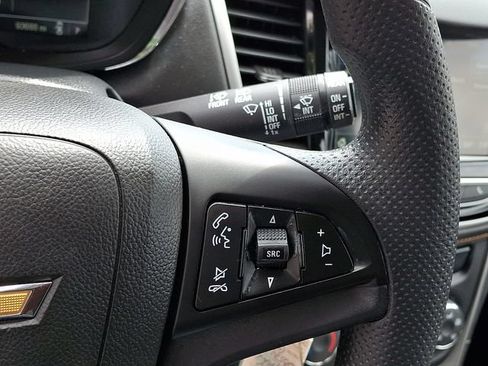 Used 2018 Chevrolet Trax LS AWD/4WD image 21