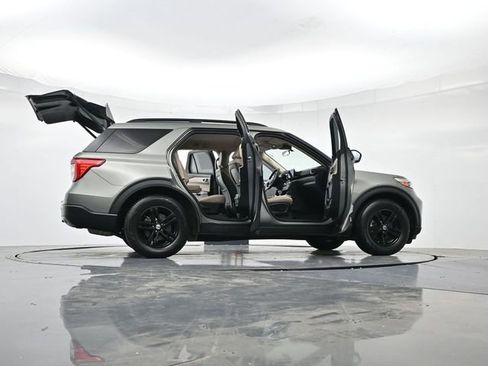 Used 2020 Ford Explorer XLT w/ Equipment Group 202A RWD image 53