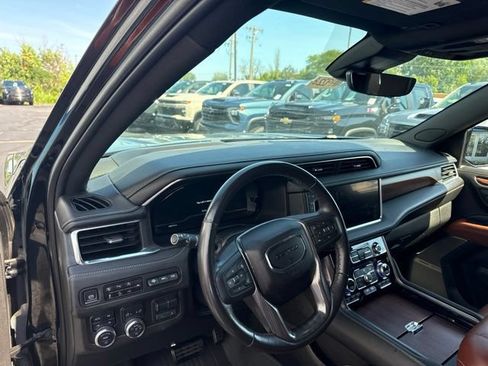 Used 2023 GMC Yukon Denali Ultimate AWD/4WD image 6