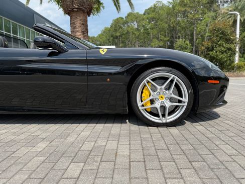 Used 2016 Ferrari California T RWD image 9