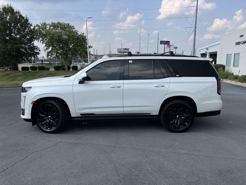 Used 2022 Cadillac Escalade Sport Platinum w/ LPO, ONYX Package AWD/4WD image 2