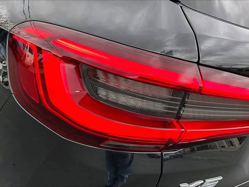 Used 2019 BMW X5 xDrive50i w/ M Sport Package image 28