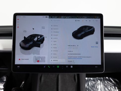 Used 2024 Tesla Model Y Long Range image 38