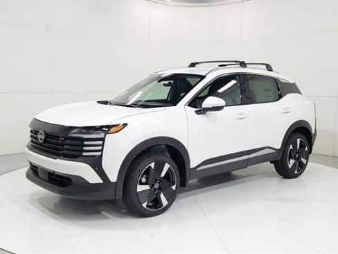 Certified 2025 Nissan Kicks SR image 3