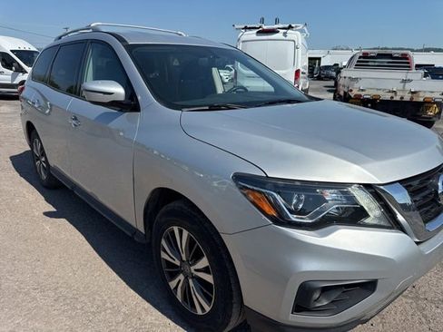 Used 2019 Nissan Pathfinder SV AWD/4WD image 4