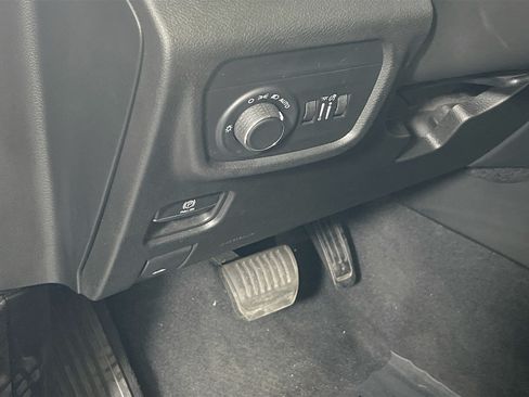 Used 2023 Jeep Grand Cherokee Laredo w/ Luxury Tech Group I AWD/4WD image 10