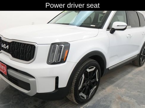 Used 2024 Kia Telluride EX w/ EX Captain's Chair Package image 3