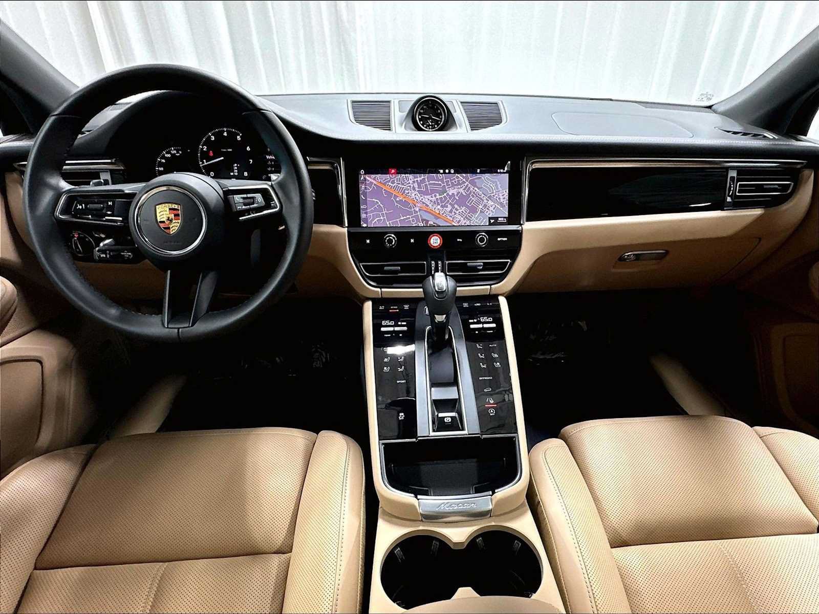 Used 2026 Porsche Macan AWD/4WD image 16